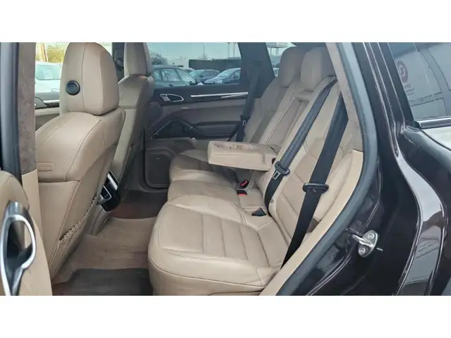 Porsche Cayenne view 18