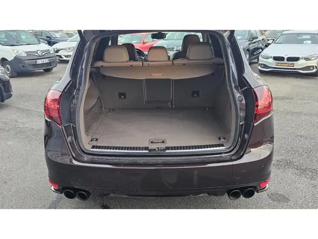 Porsche Cayenne view 17