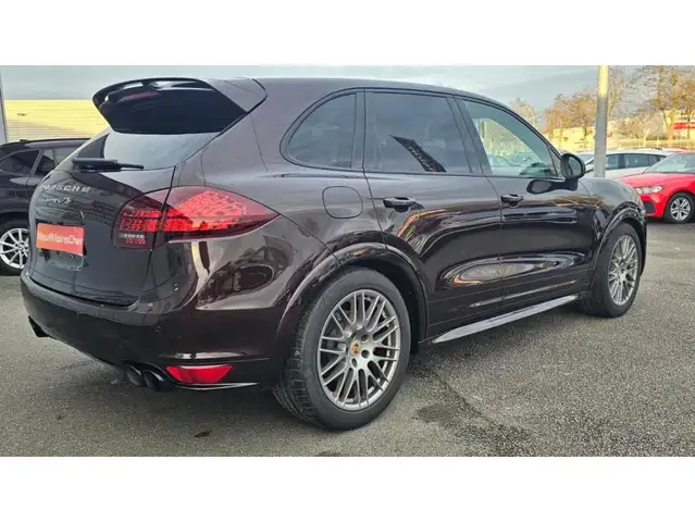Porsche Cayenne GTS view 3