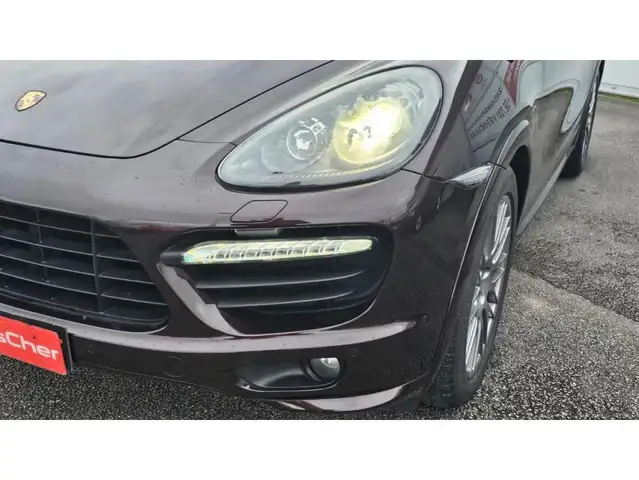 Porsche Cayenne GTS view 14