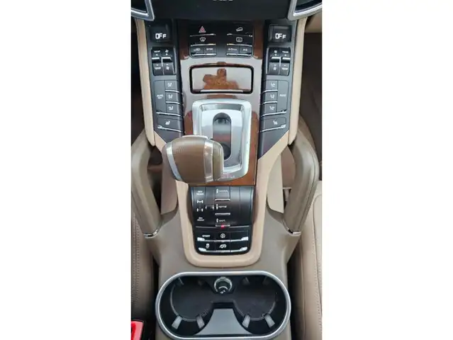 Porsche Cayenne GTS view 8