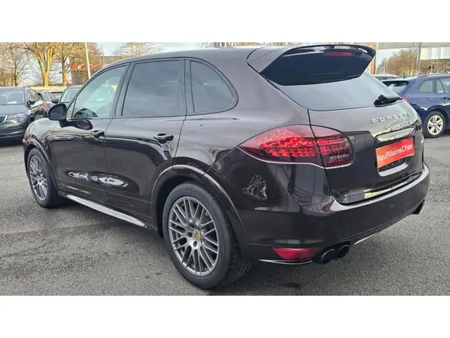 Porsche Cayenne view 16