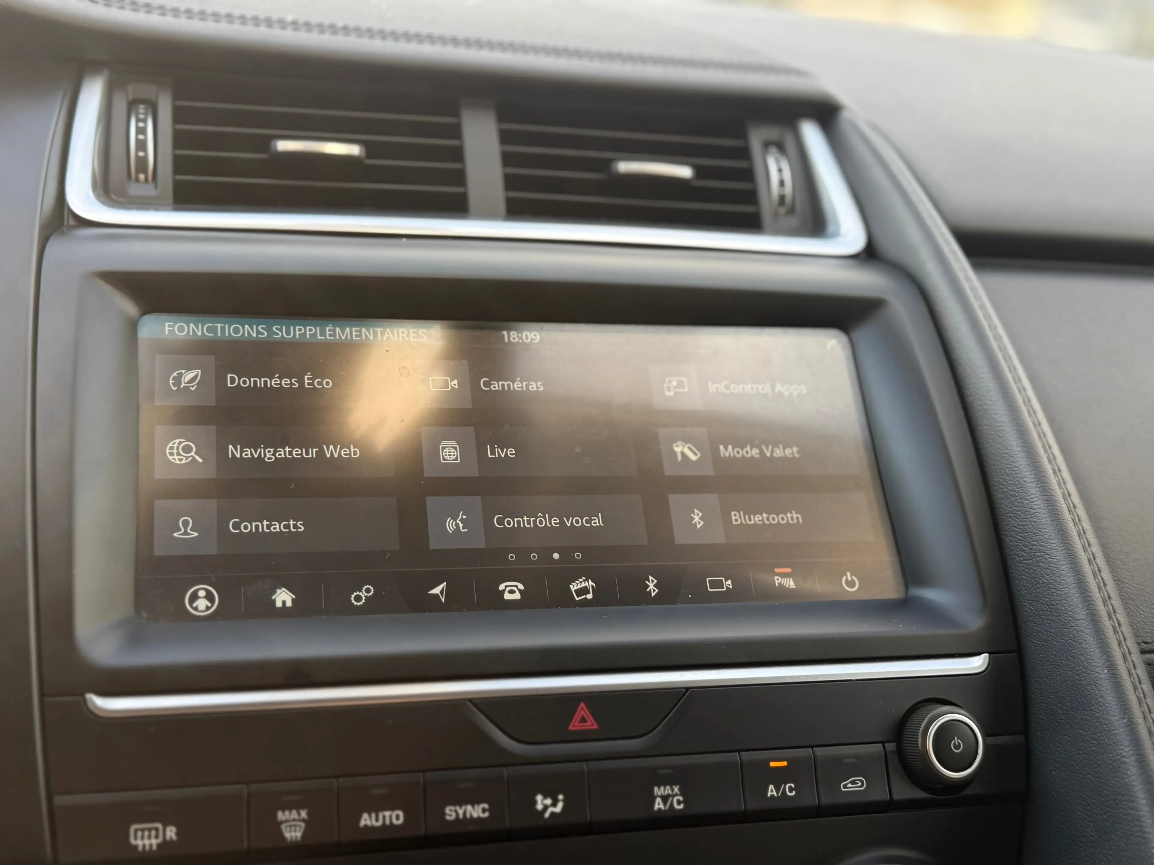 Jaguar E-Pace * 2.0 DIESEL,LED,GPS,CAMÉRA,CUIR,BLUETOOTH,SUPER ÉTAT,GARANTIE 12 MOIS…* — photo 13