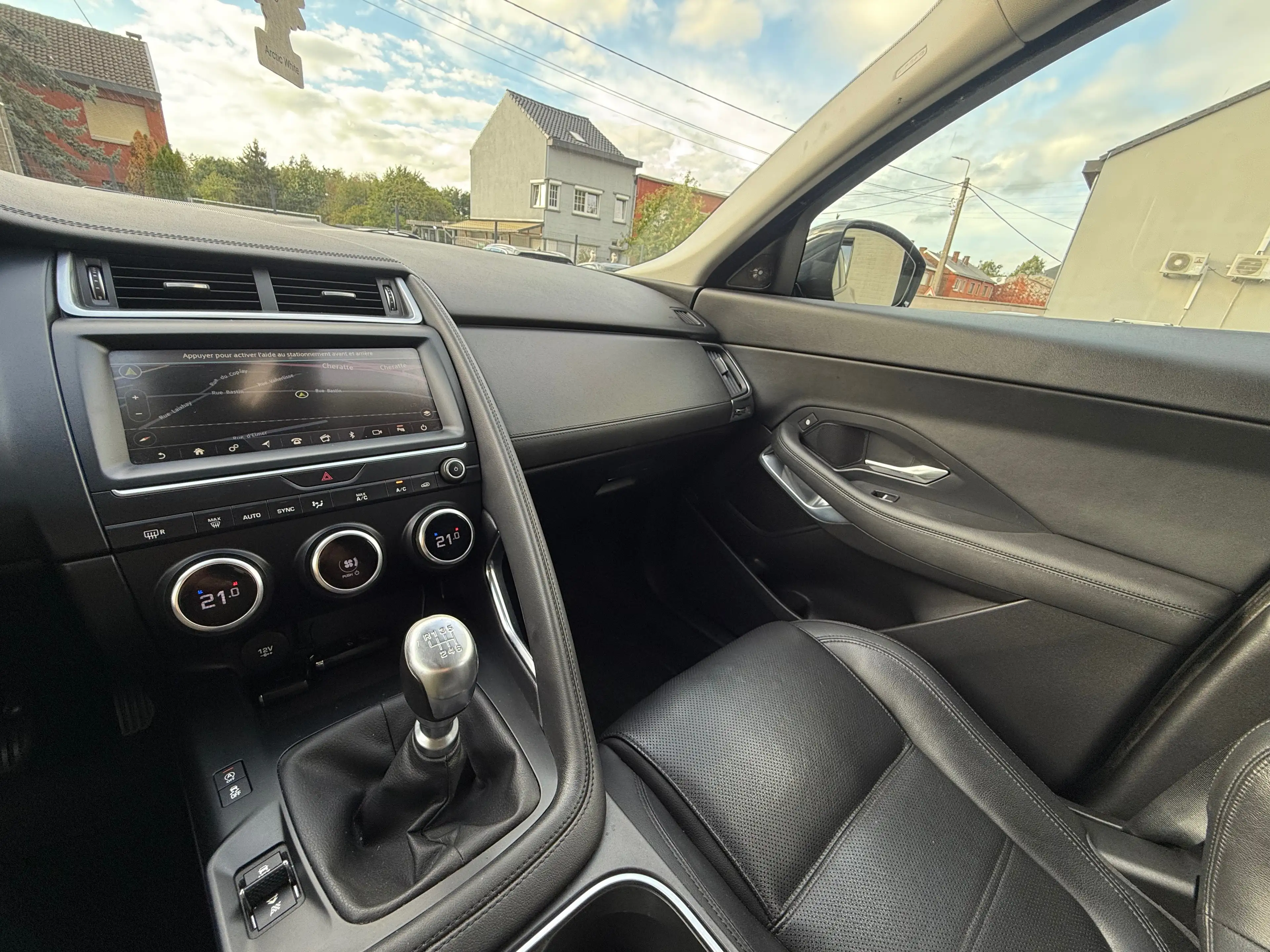 Jaguar E-Pace * 2.0 DIESEL,LED,GPS,CAMÉRA,CUIR,BLUETOOTH,SUPER ÉTAT,GARANTIE 12 MOIS…* — photo 9