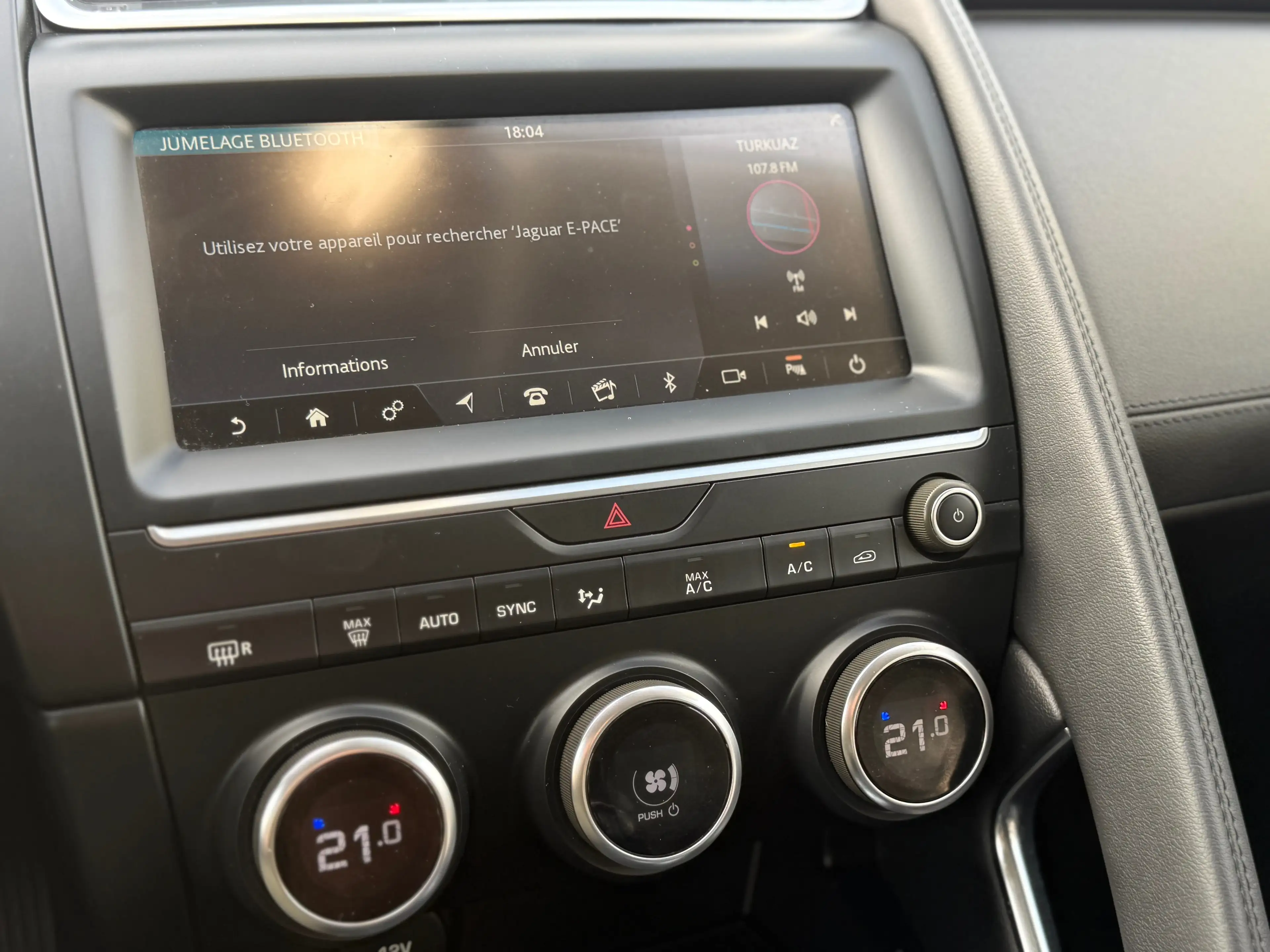 Jaguar E-Pace * 2.0 DIESEL,LED,GPS,CAMÉRA,CUIR,BLUETOOTH,SUPER ÉTAT,GARANTIE 12 MOIS…* — photo 12