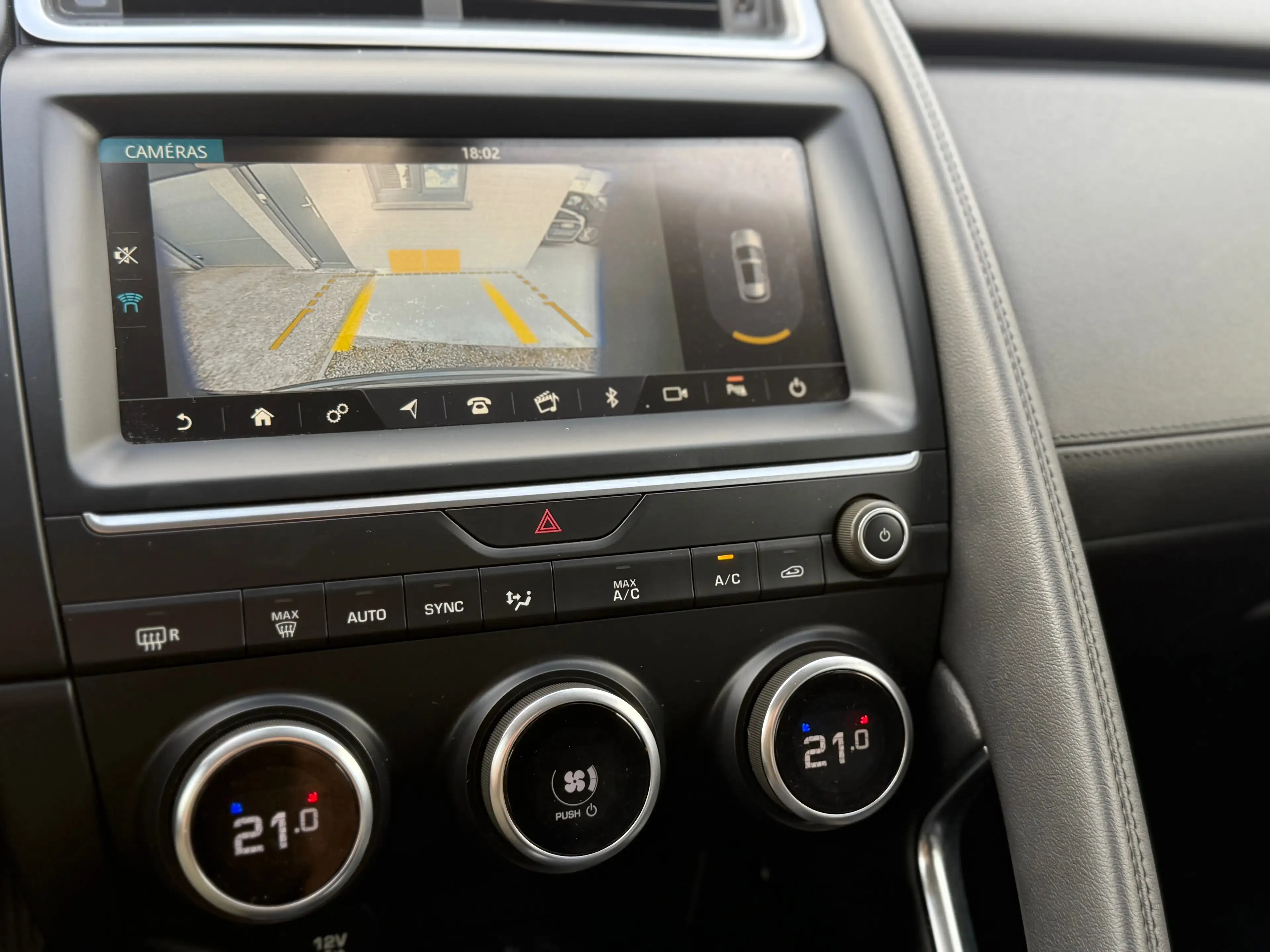 Jaguar E-Pace * 2.0 DIESEL,LED,GPS,CAMÉRA,CUIR,BLUETOOTH,SUPER ÉTAT,GARANTIE 12 MOIS…* — photo 10