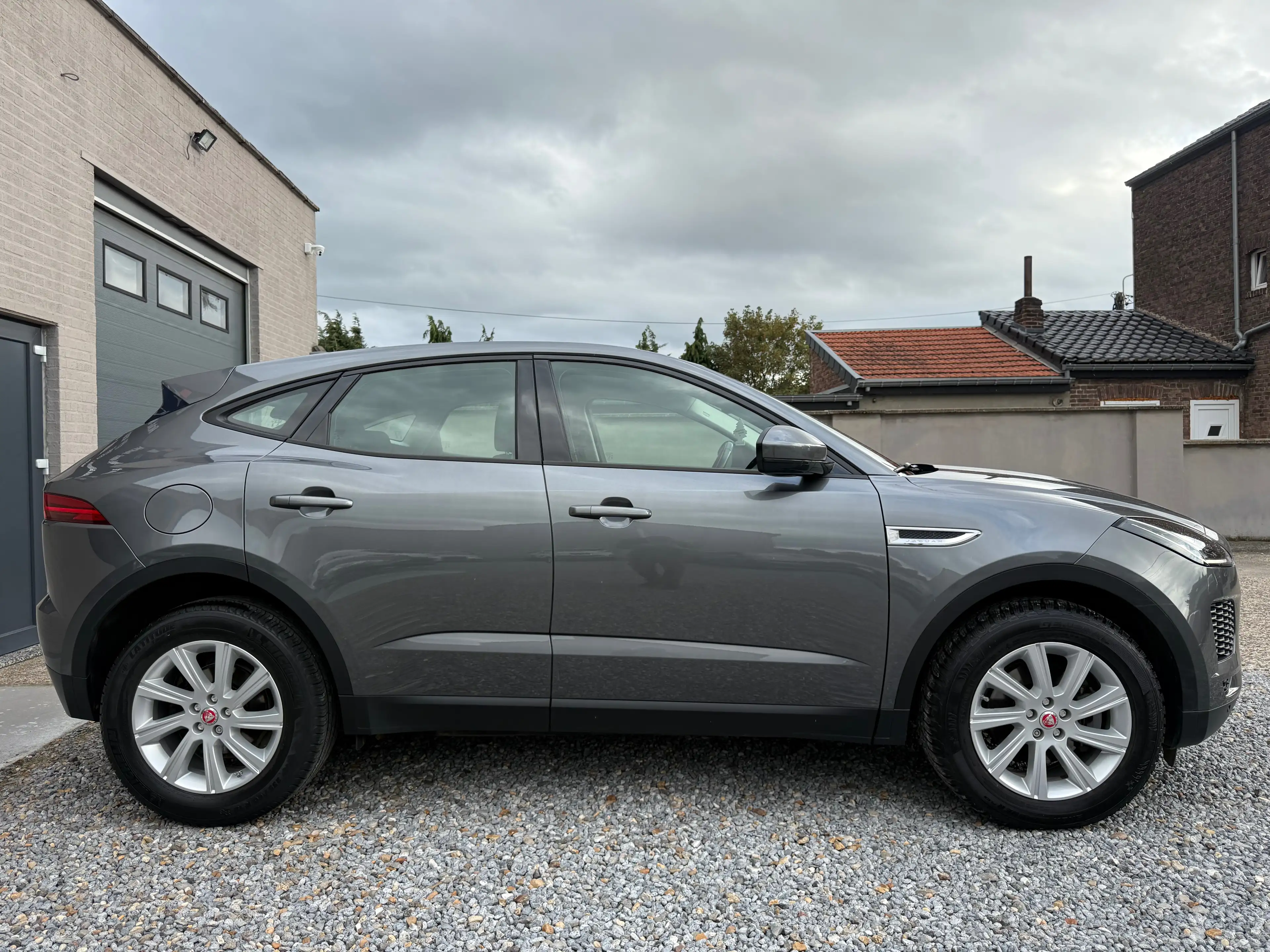Jaguar E-Pace * 2.0 DIESEL,LED,GPS,CAMÉRA,CUIR,BLUETOOTH,SUPER ÉTAT,GARANTIE 12 MOIS…* — photo 2