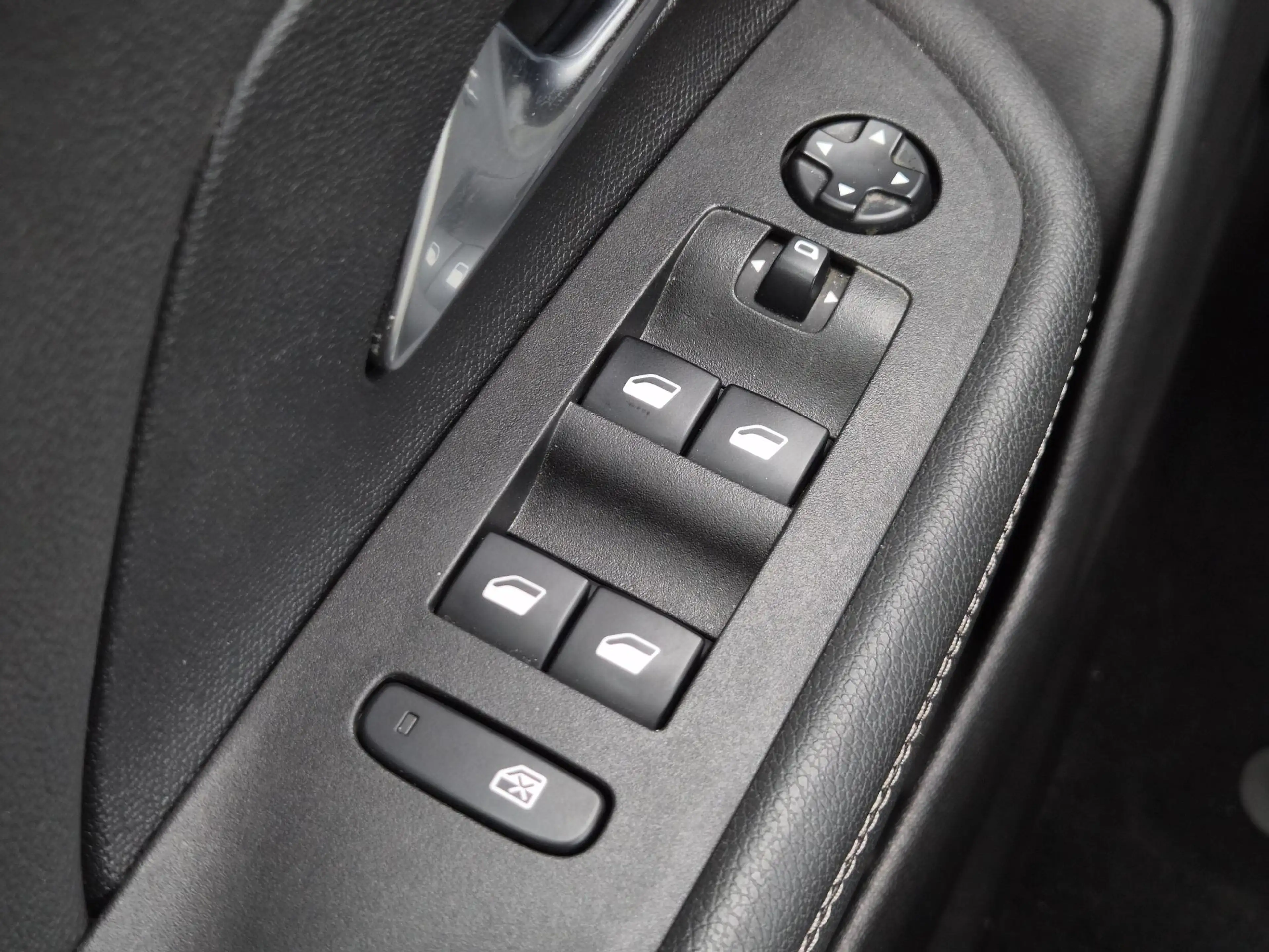 Opel Mokka-E Ultimate 50-kWh 11kw bl. / SOH 99% / Comfort-pakke — photo 20