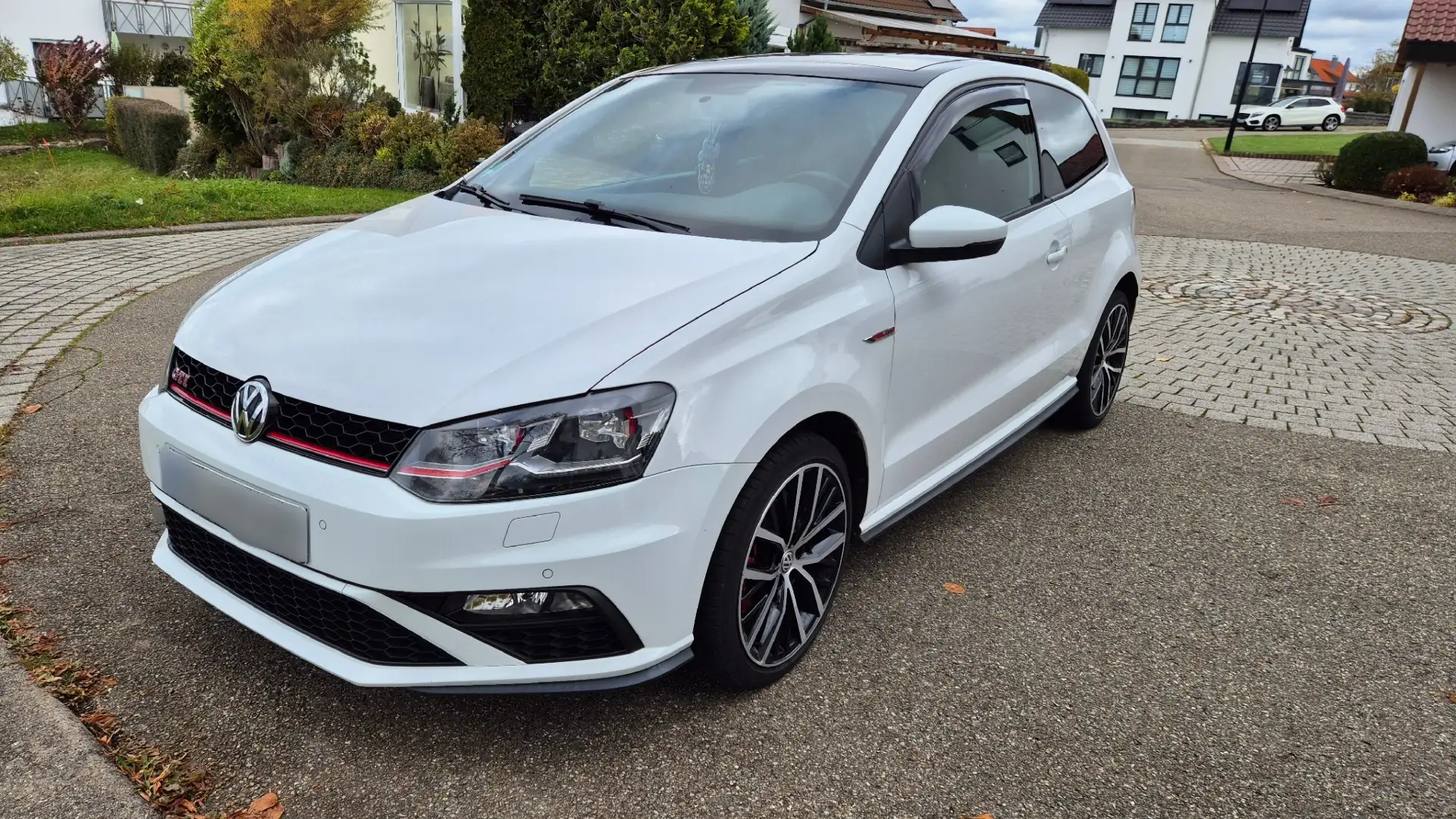 Volkswagen Polo GTI 1.8 TSI (Blue Motion Technology) - 1