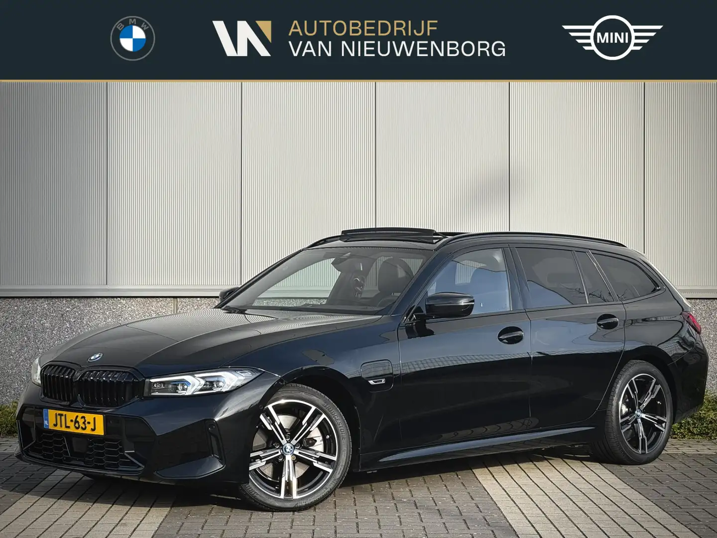 BMW 330 3-serie Touring 330e M-Sport | Panoramadak | Harma Noir - 1