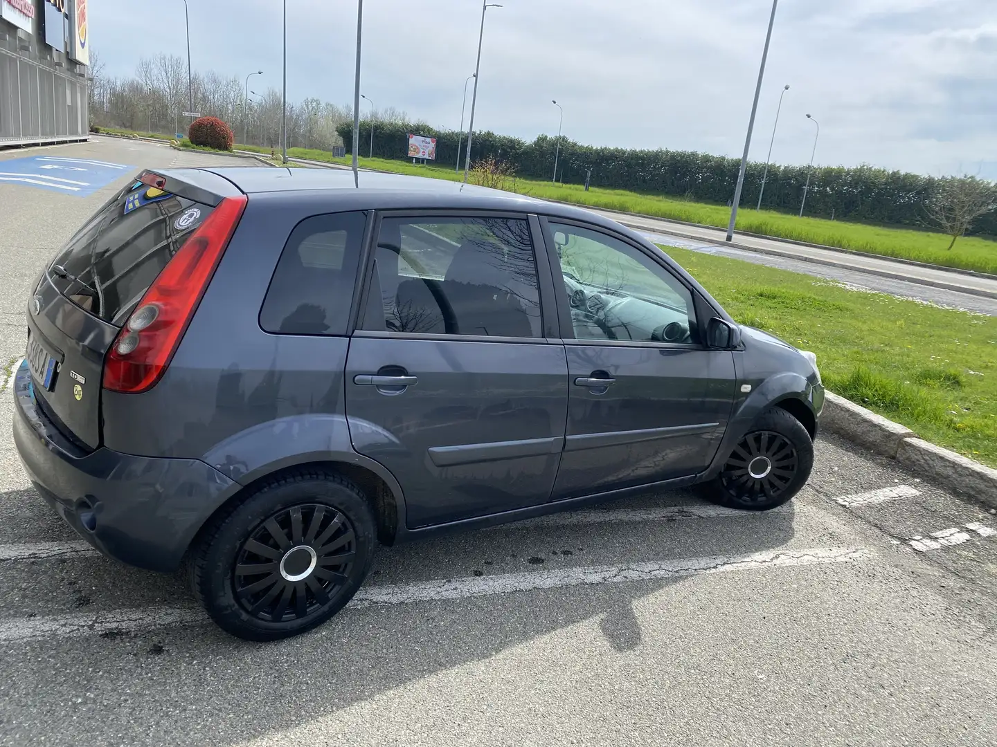 Ford Fiesta 1.4 TDCi 5P Ghia (50 kw) - 1