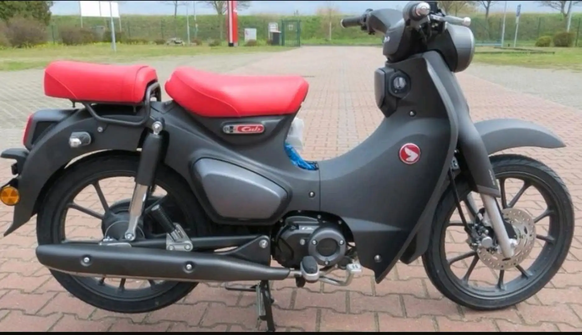 Honda Super Cub Modell 2024 Šedá - 2