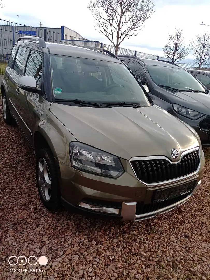 Skoda Yeti Active Outdoor Klima AHK 8-fach Alur. 1.Hand Grün - 1
