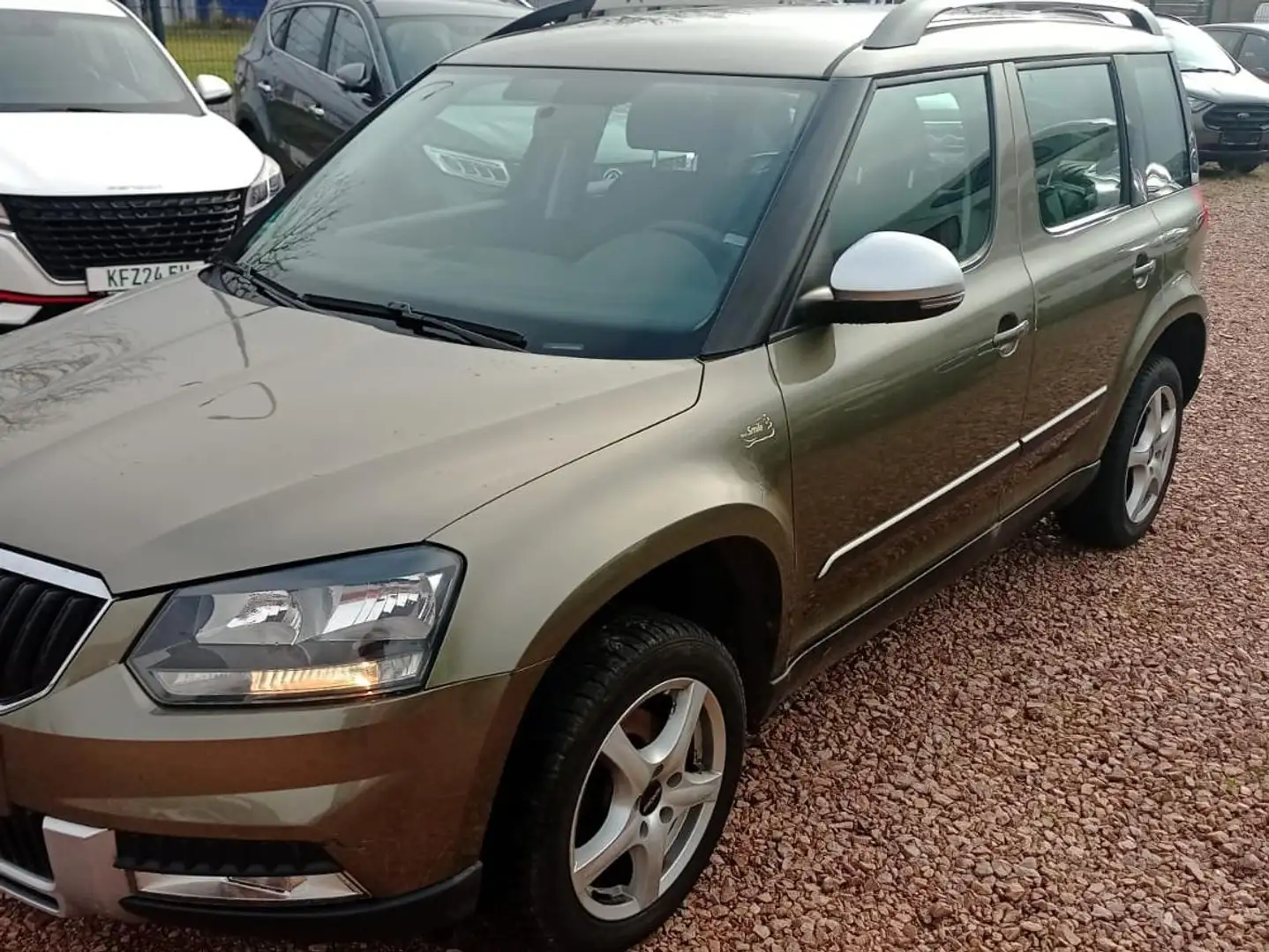 Skoda Yeti Active Outdoor Klima AHK 8-fach Alur. 1.Hand Зелений - 2