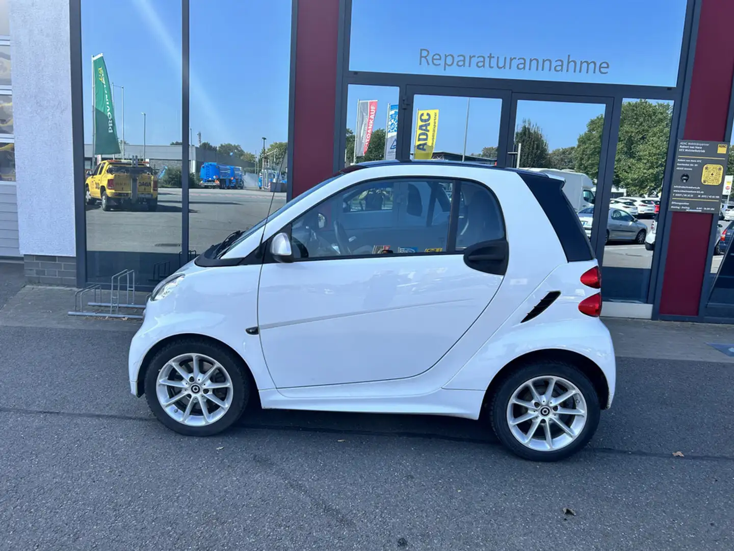 smart forTwo coupe passion mhd 52kW SHZ NAVI PANO White - 2