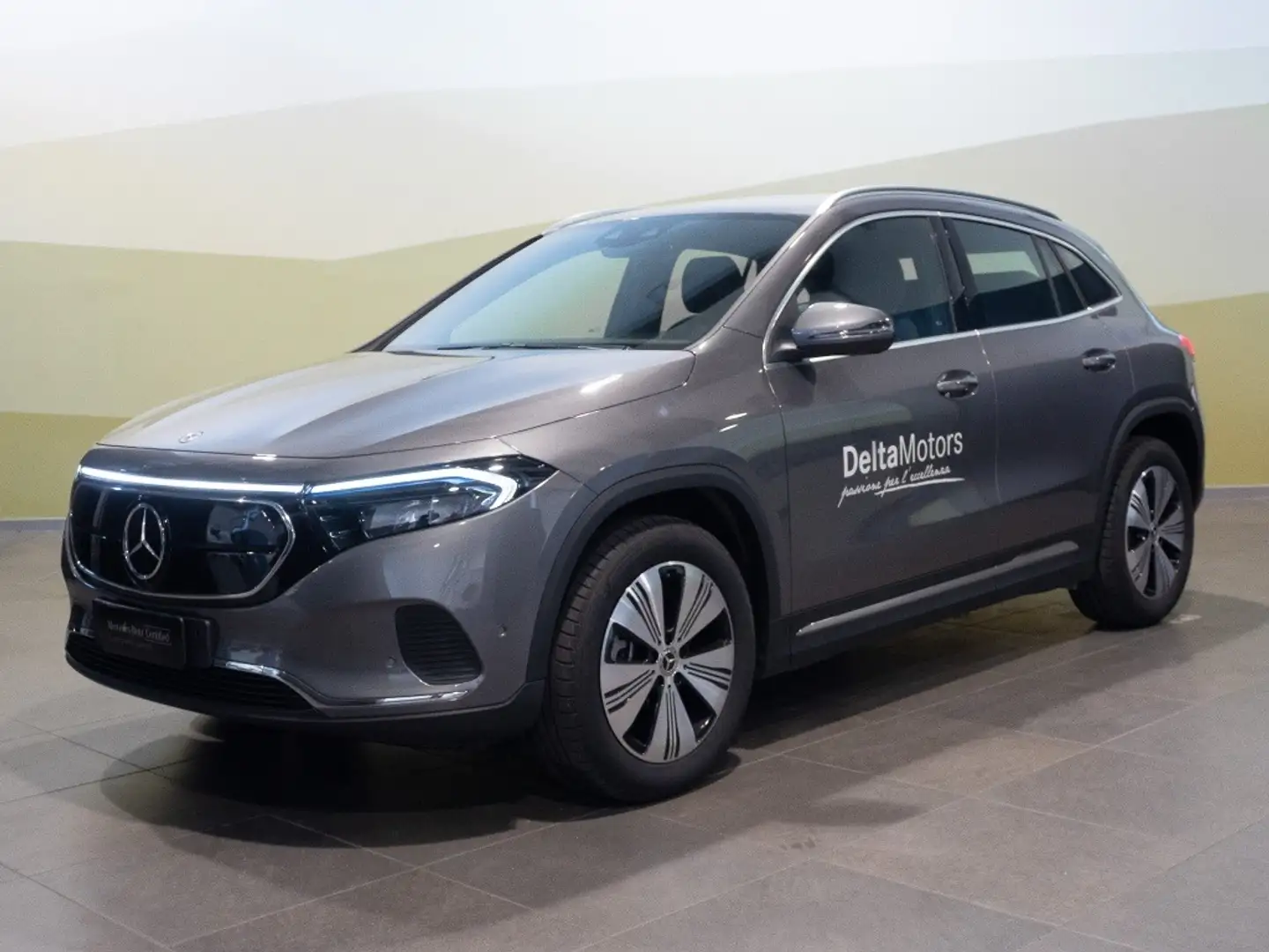 Mercedes-Benz EQA 250 + Gris - 1