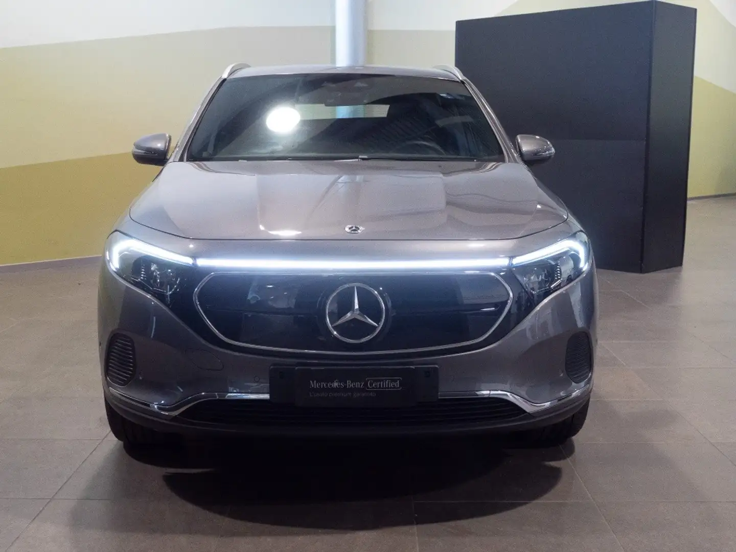 Mercedes-Benz EQA 250 + Gris - 2