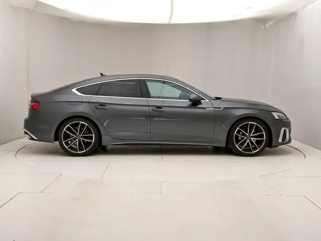 Audi A5 view 3