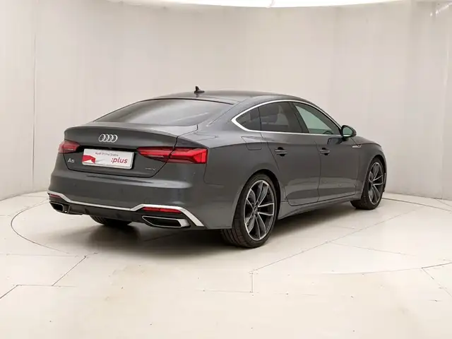 Audi A5 view 4
