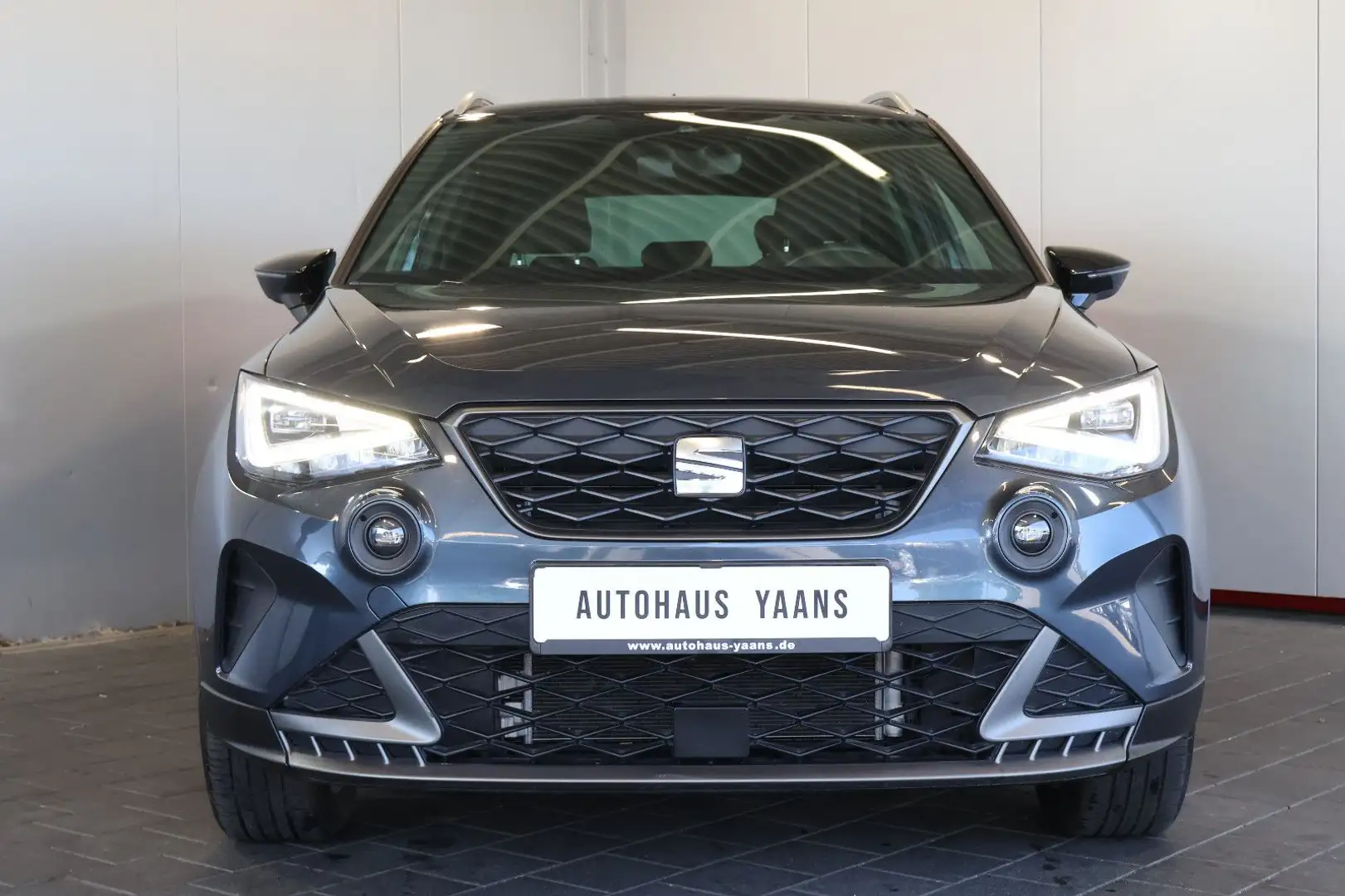 SEAT Arona FR 1.0 TSI AID+CARPLAY+LANE+LED+17" Grau - 2