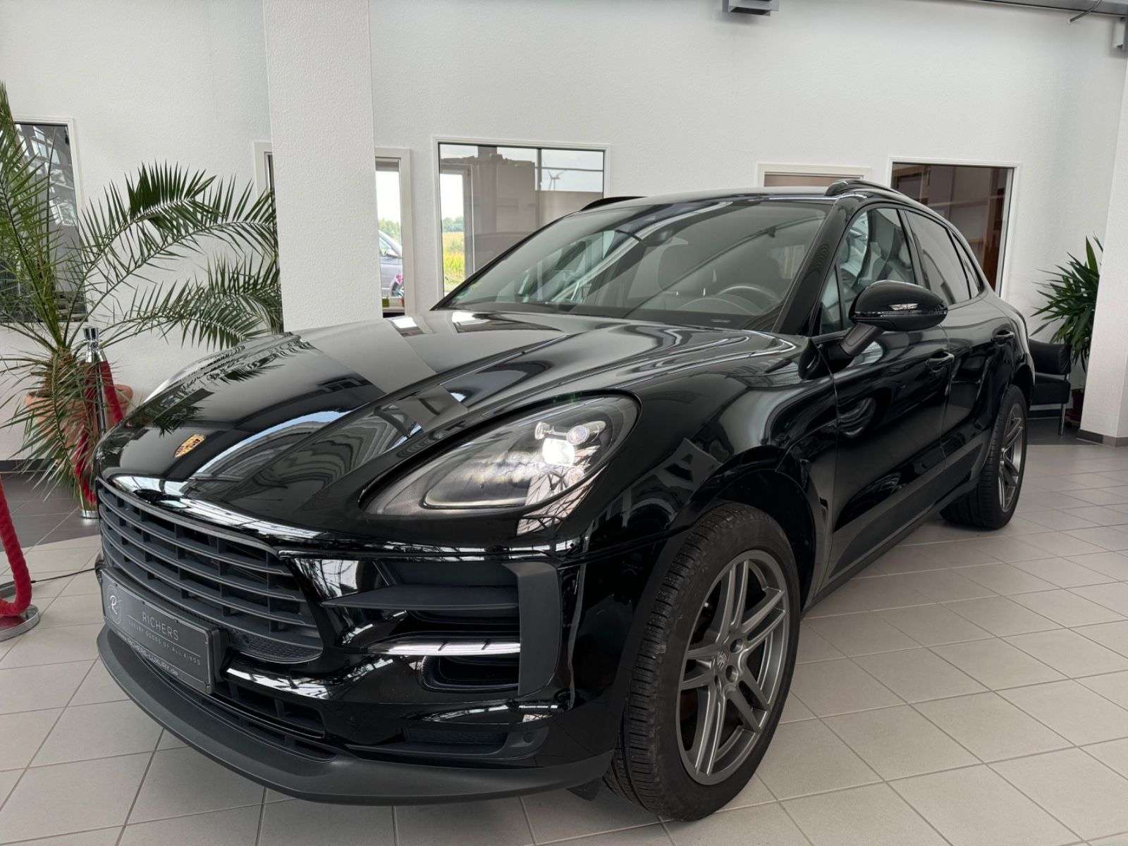 Second hand Porsche Macan 