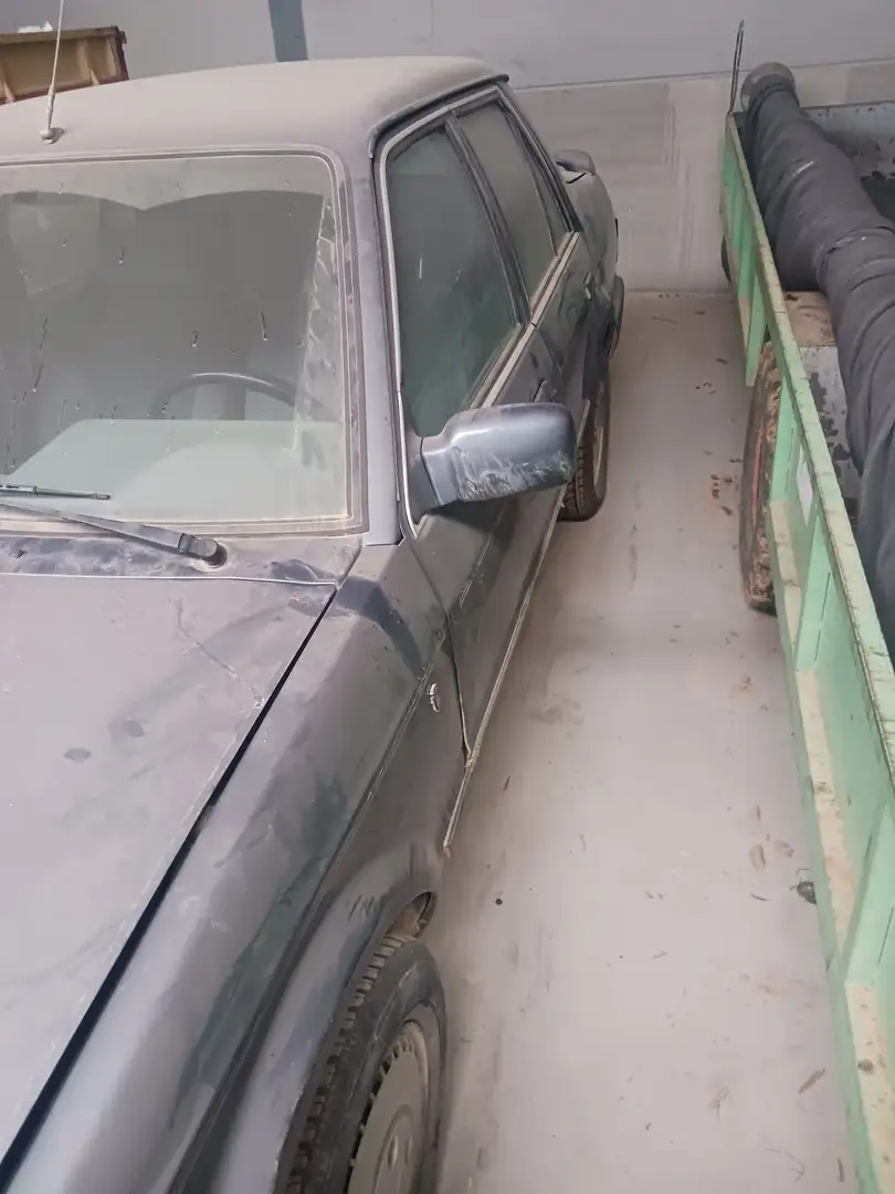 Ford Orion Orion 1.6i Ghia Ghia Grau - 2