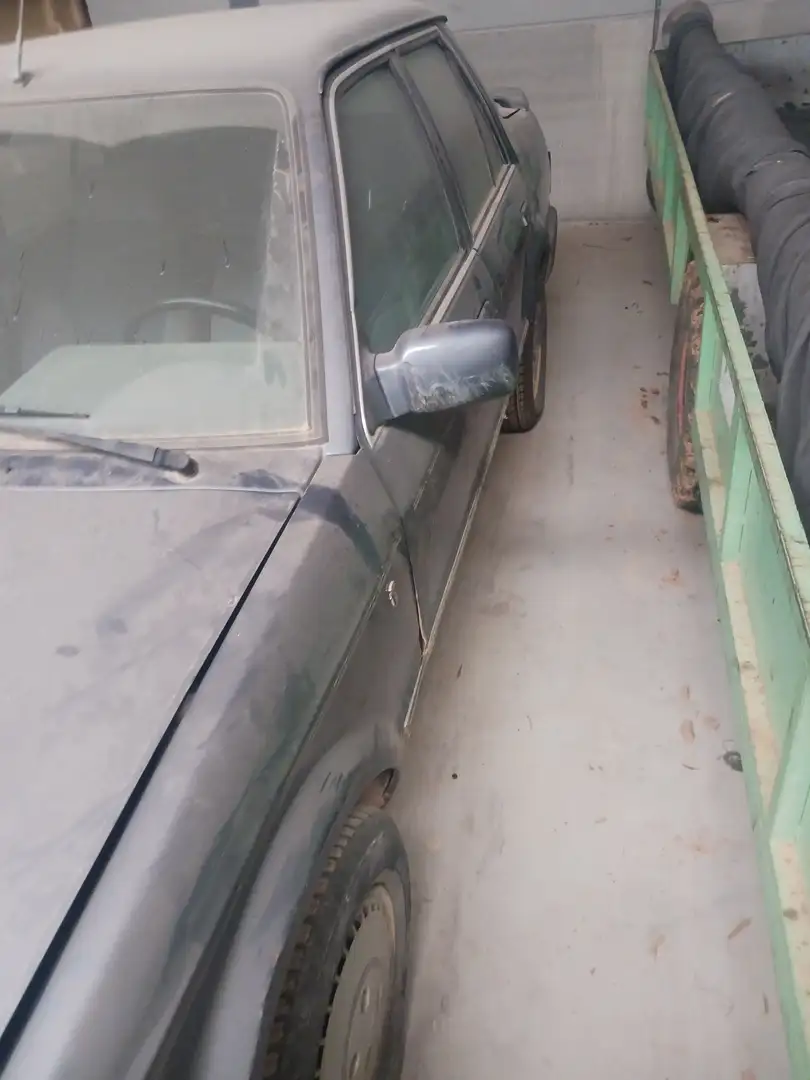 Ford Orion Orion 1.6i Ghia Ghia Grau - 1