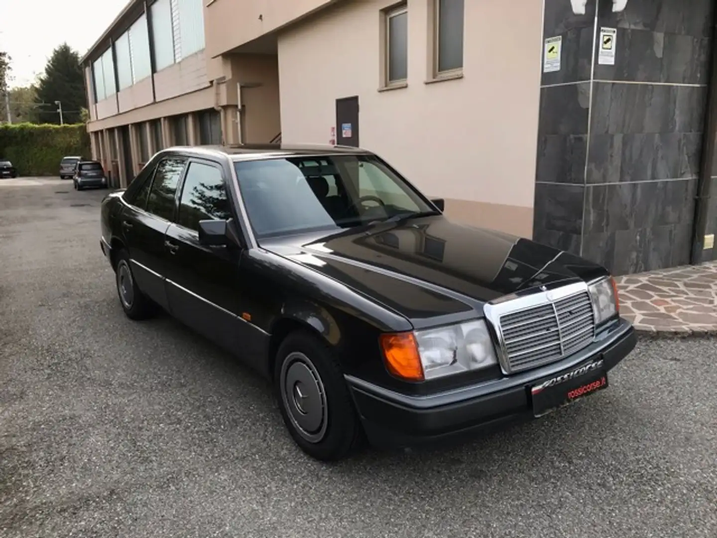 Mercedes-Benz 200 E  cat Classica Zwart - 2