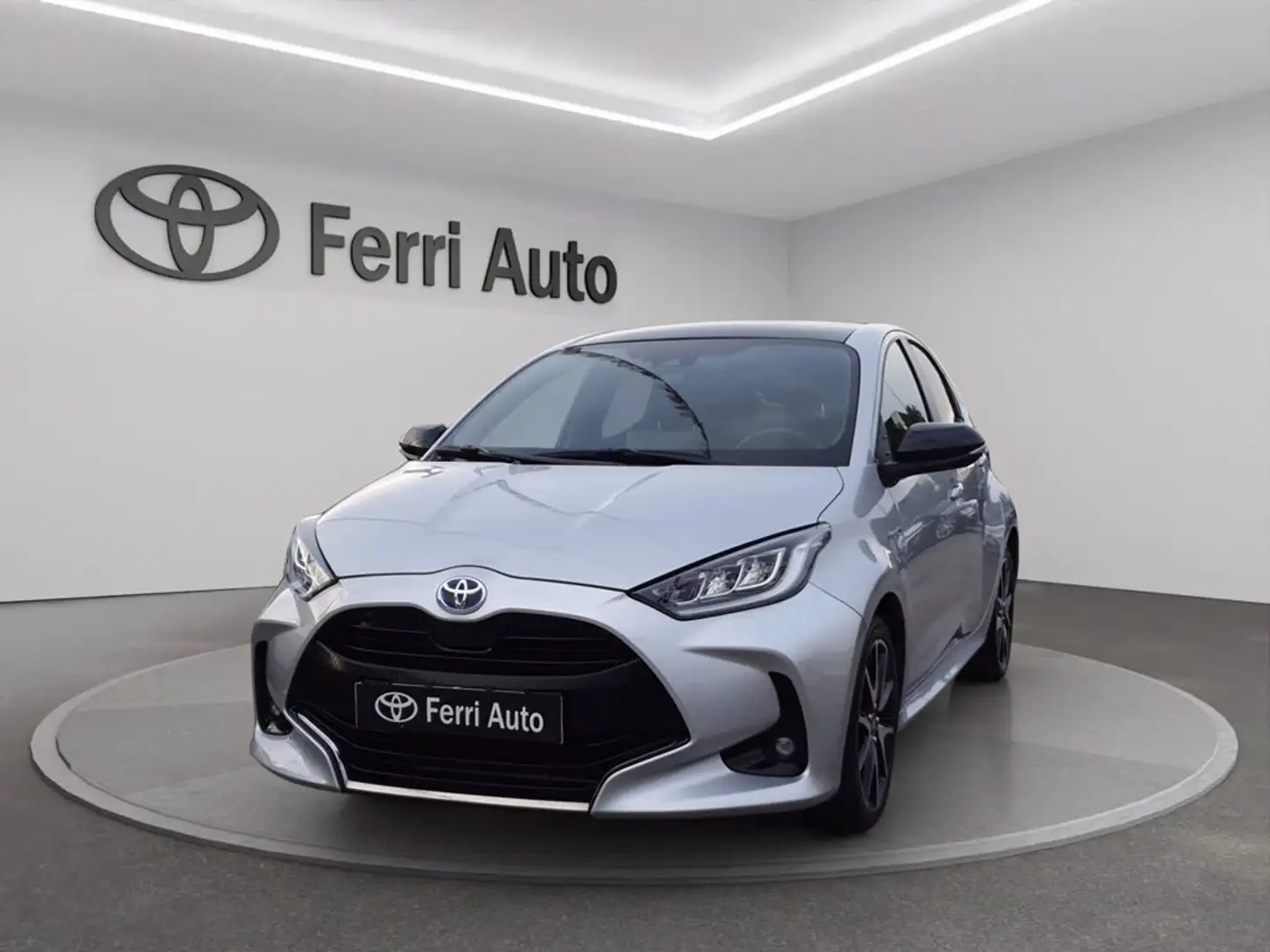 Toyota Yaris 1.5h lounge Grigio - 1