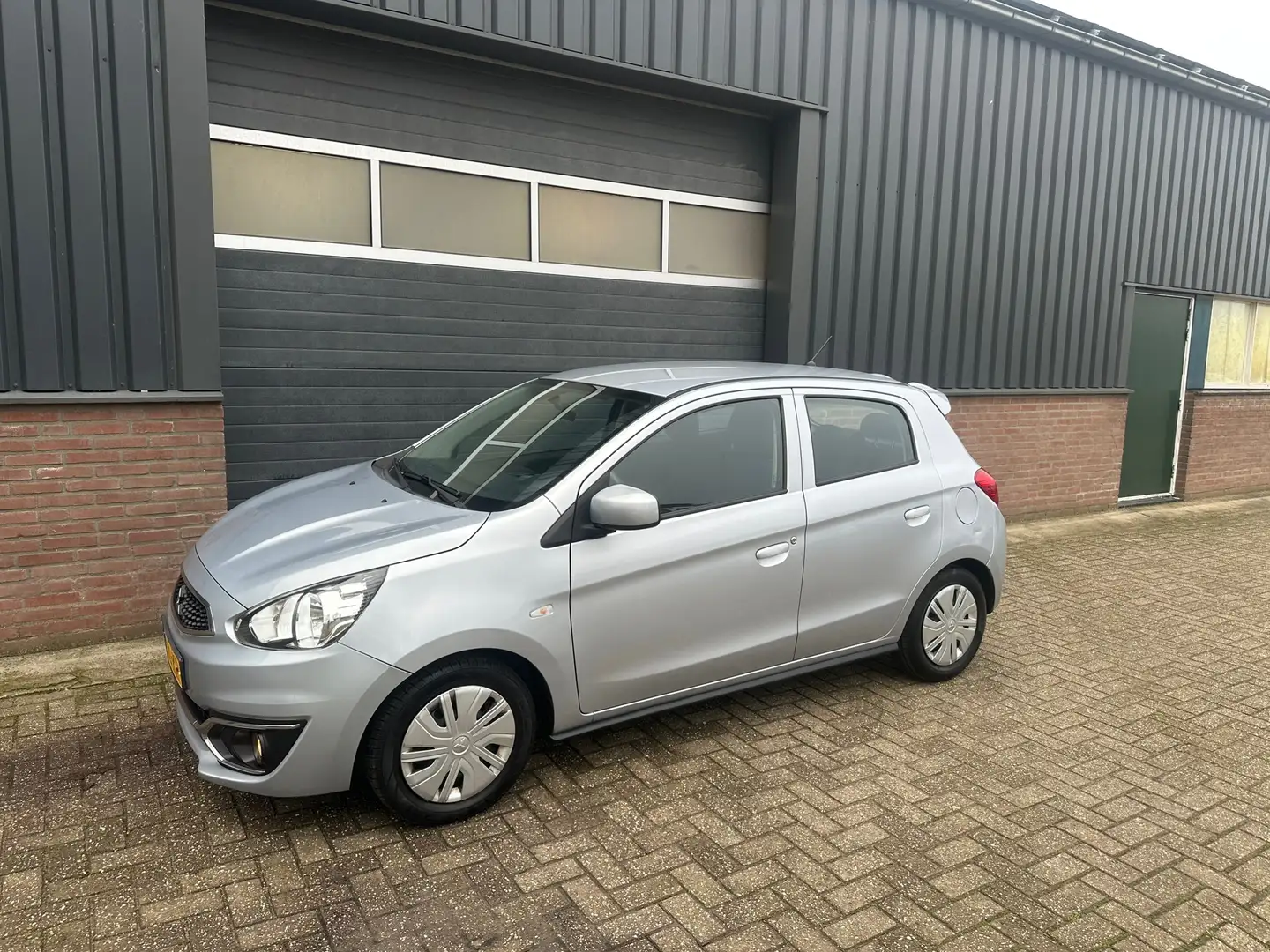 Mitsubishi Space Star 1.0 Cool+ Gris - 2