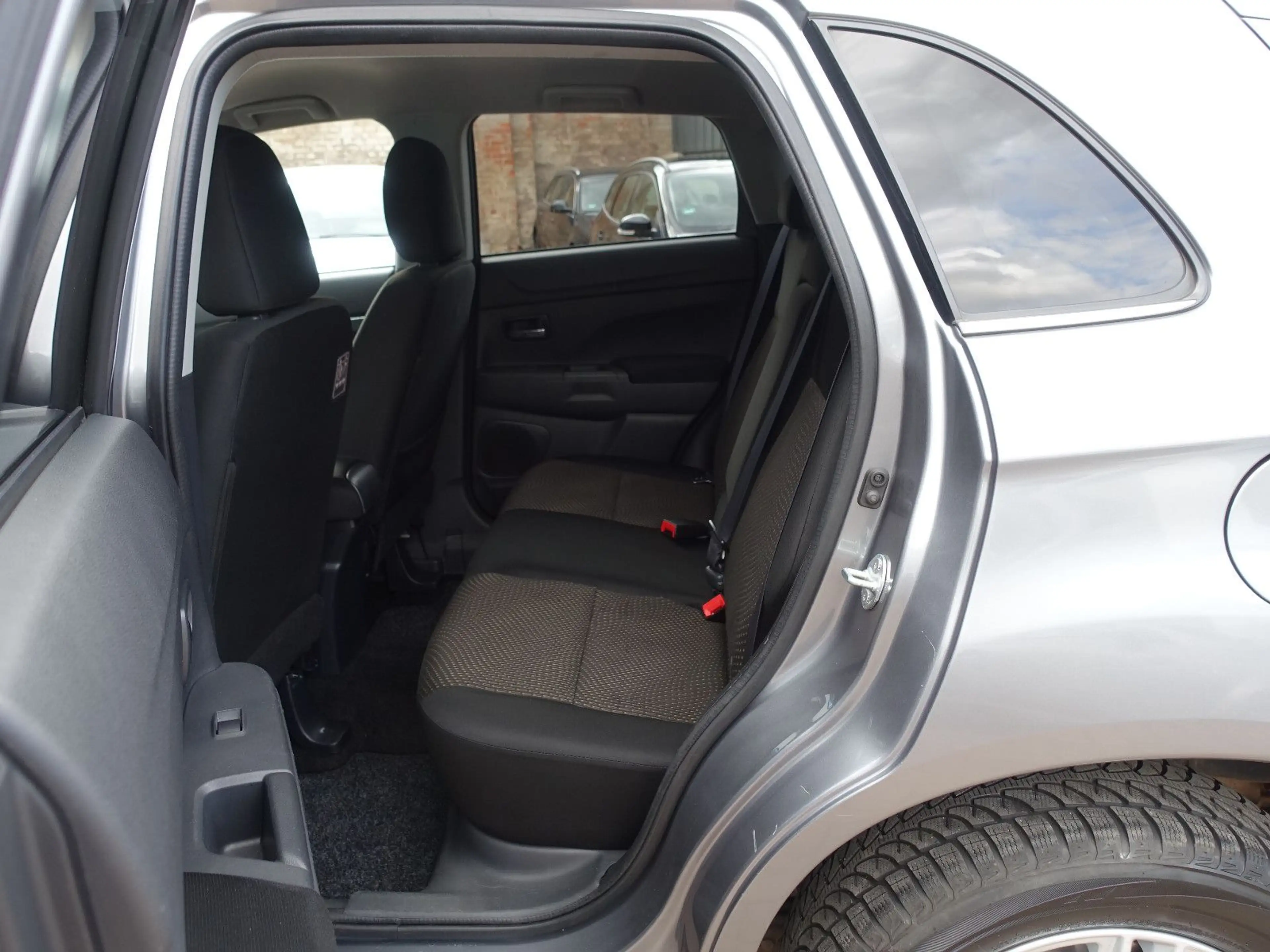 Mitsubishi ASX 1,8D, 35 Jahre 2WD, EU5, Klimaaut., SH, PDC — photo 7