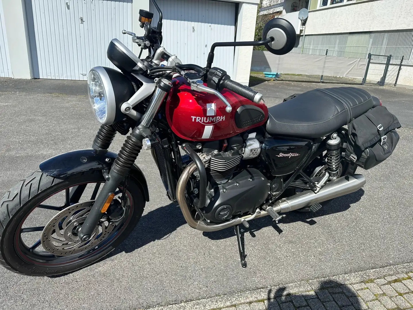 Triumph Street Twin 900 ccm, A2, 48/54 PS Kırmızı - 1