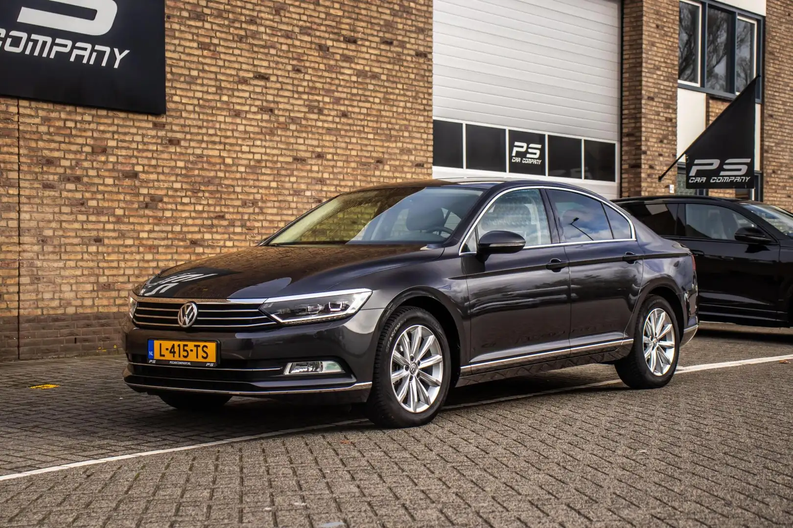 Volkswagen Passat 2.0 TDI Highline, Half Leder, Carplay, ACC Gris - 2