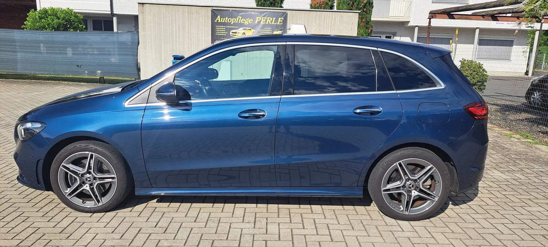 Mercedes-Benz B 250 B 250 e PHEV Aut. AMG Line Blau - 2