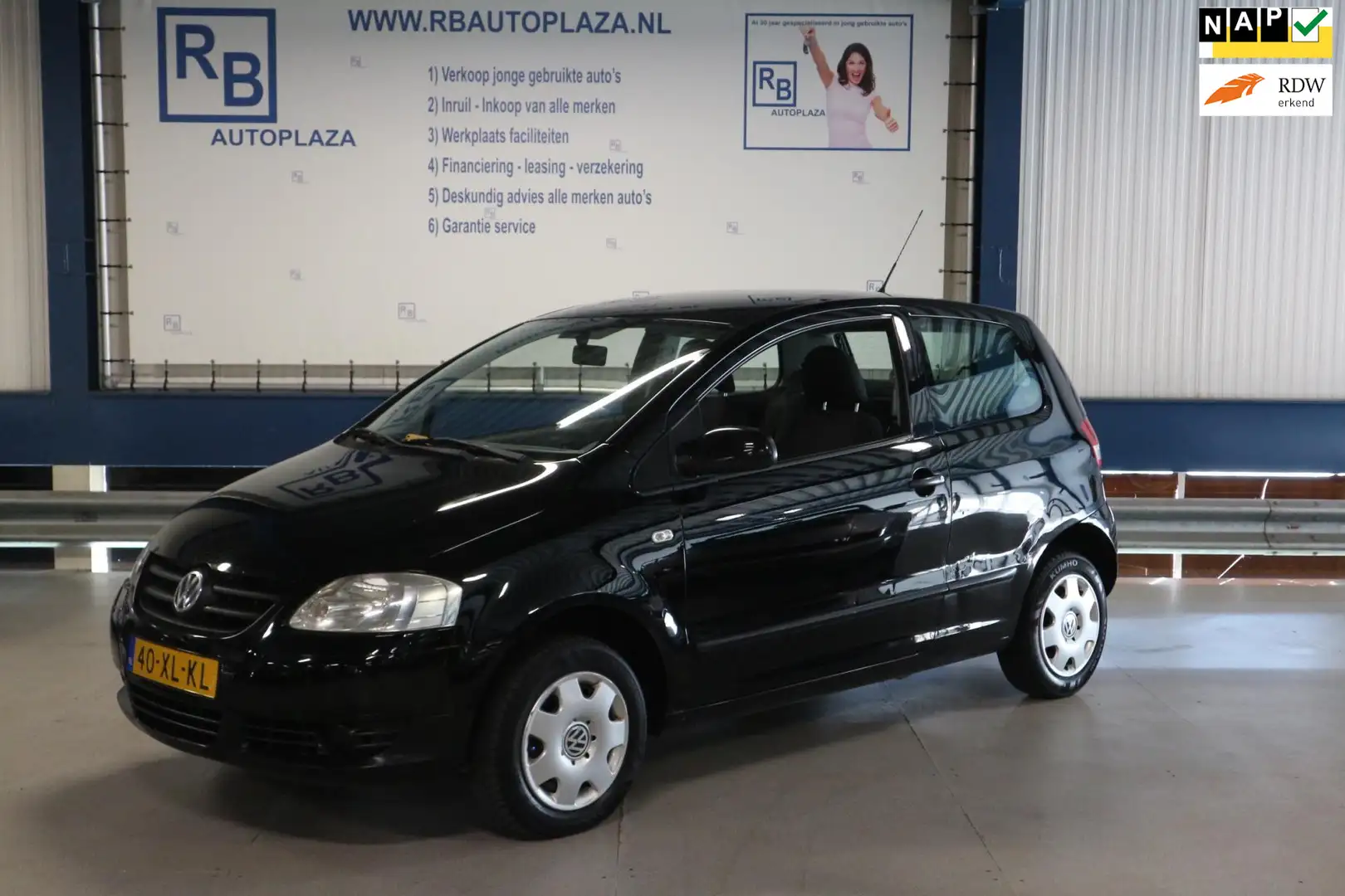 Volkswagen Fox 1.4 AIRCO + ELEC PAKKET Zwart - 1