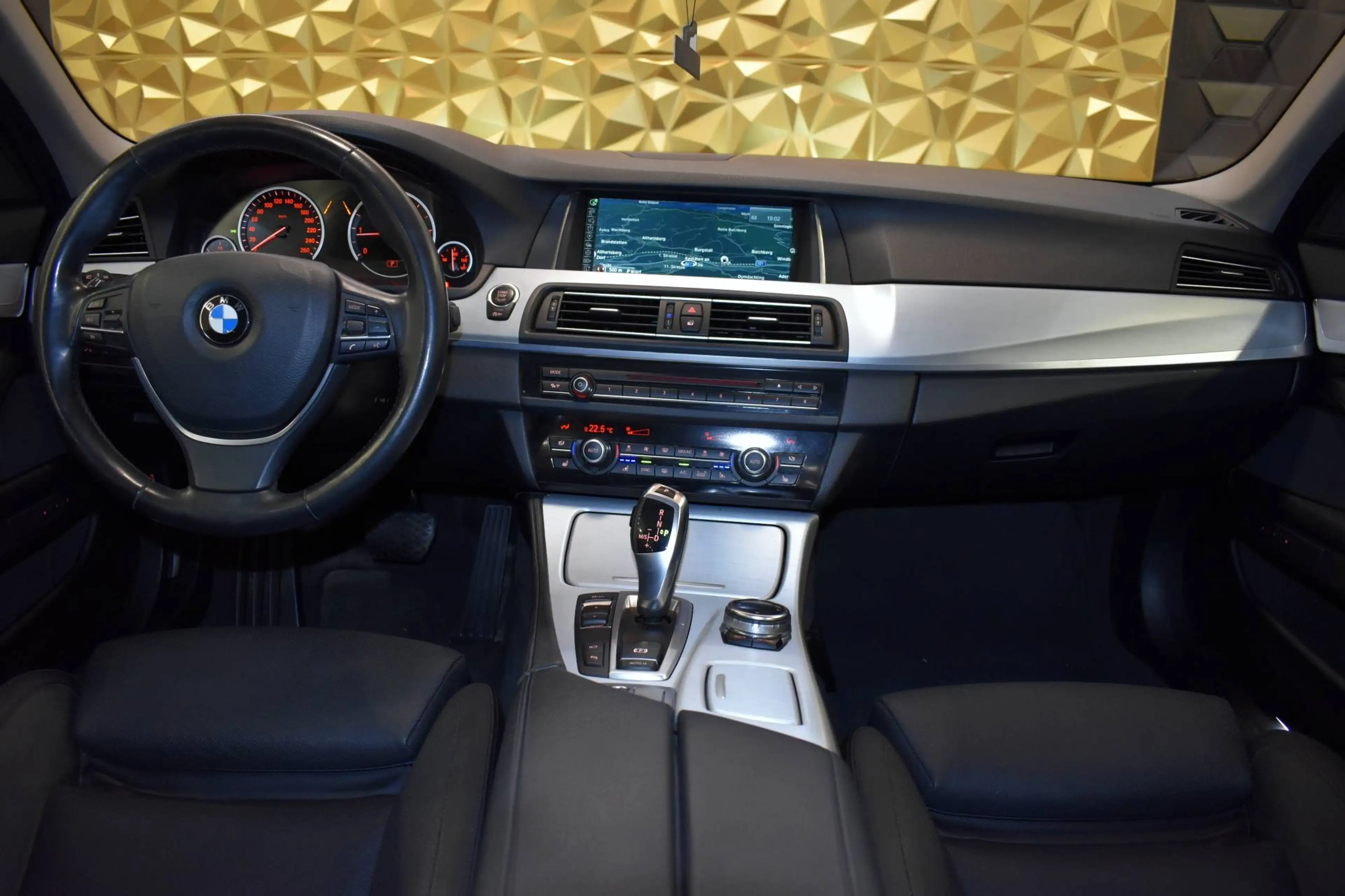 BMW 520 d Aut. LCI, M-PERFORMANCE, SHD, HUD, 5x KAMERA, SOFT CLOSE, SITZKÜHLUNG, NIGHT VISION — photo 10