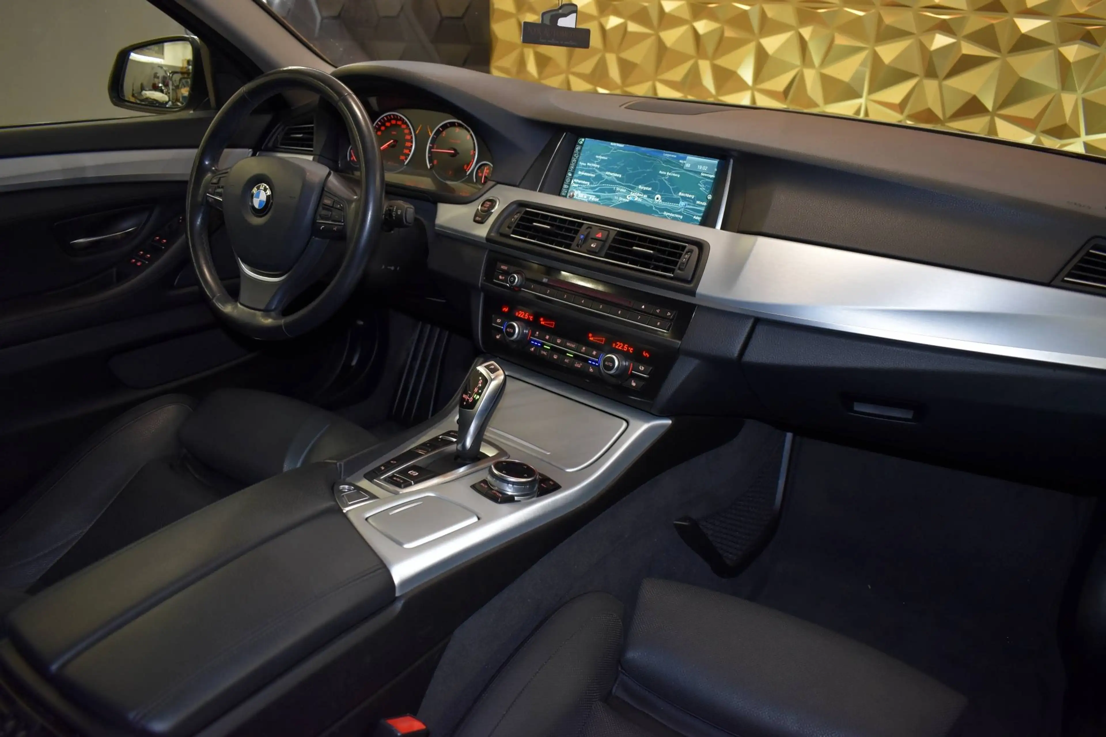 BMW 520 d Aut. LCI, M-PERFORMANCE, SHD, HUD, 5x KAMERA, SOFT CLOSE, SITZKÜHLUNG, NIGHT VISION — photo 9