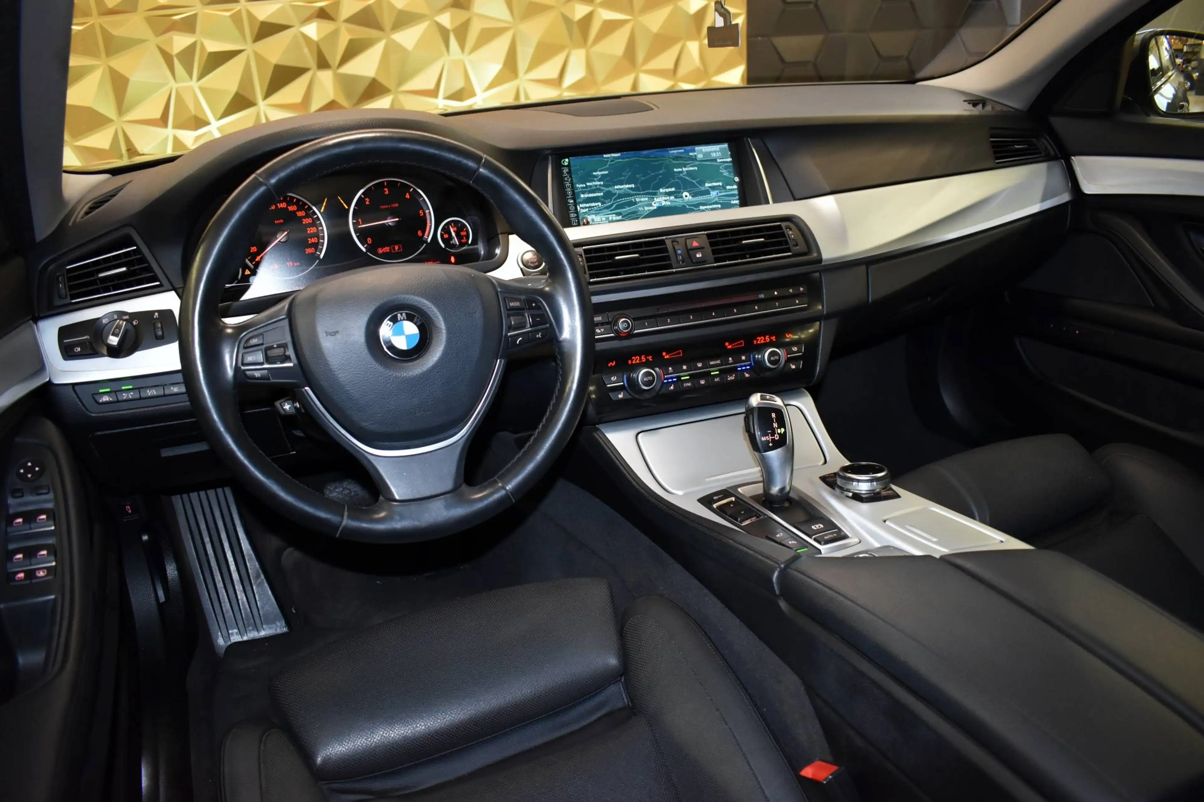 BMW 520 d Aut. LCI, M-PERFORMANCE, SHD, HUD, 5x KAMERA, SOFT CLOSE, SITZKÜHLUNG, NIGHT VISION — photo 8