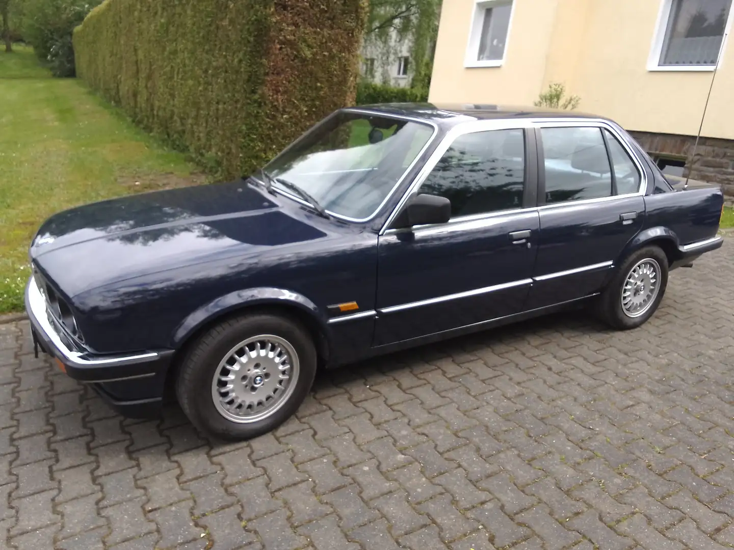 BMW 325 325i Bleu - 1