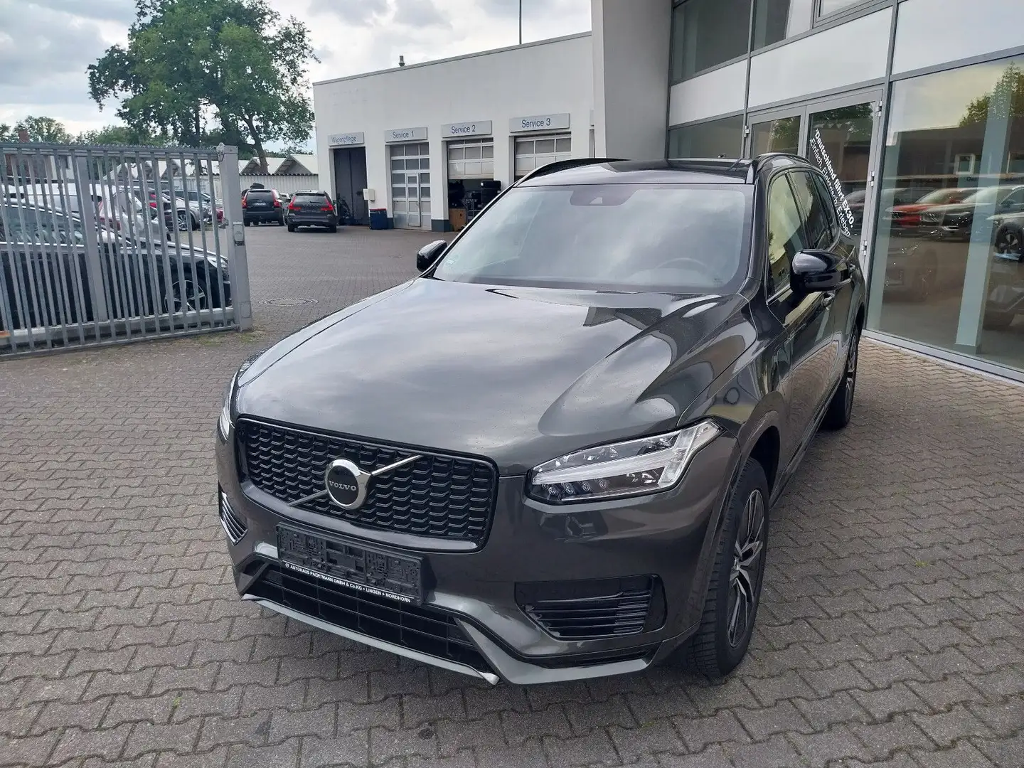 Volvo XC90 R Design Expression Recharge Plug-In Hybrid Grau - 2