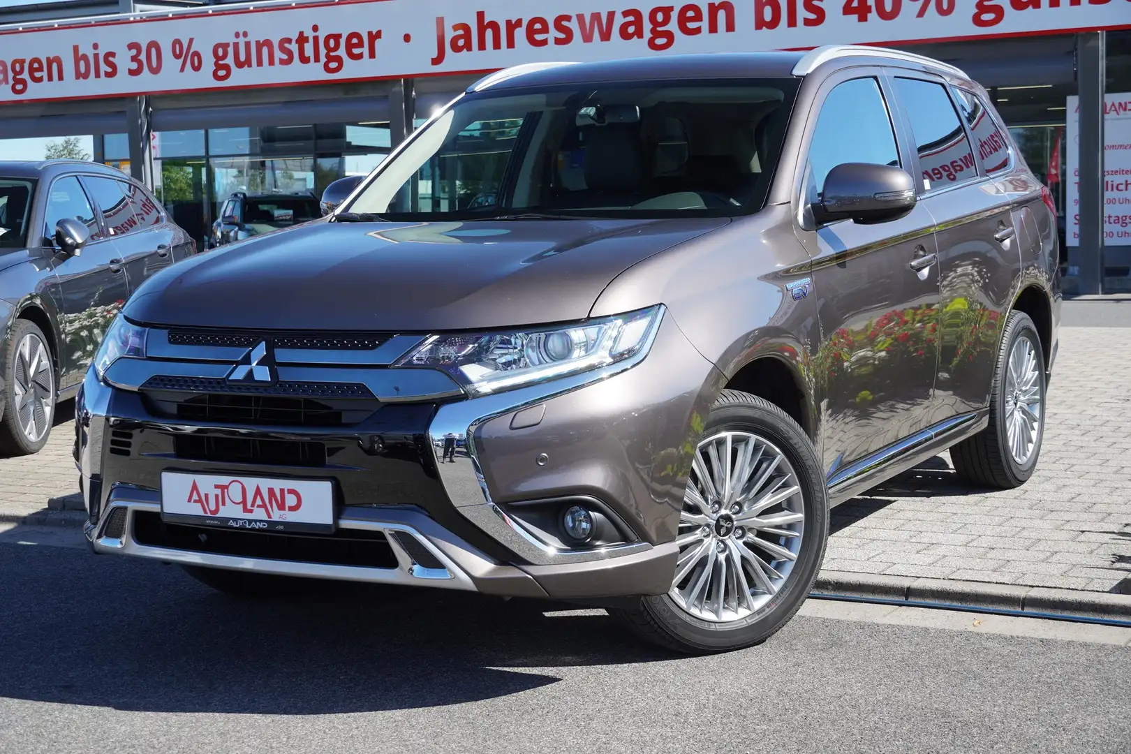 Mitsubishi Outlander 2.4Hybrid PHEV Basis 4WD Navi DAB AWD Braun - 2