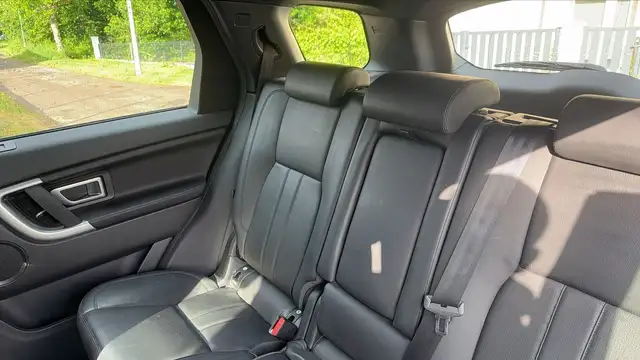 Land Rover Discovery Sport view 9