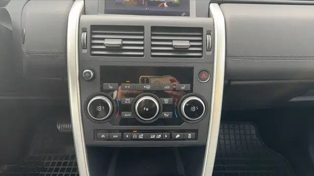 Land Rover Discovery Sport view 13