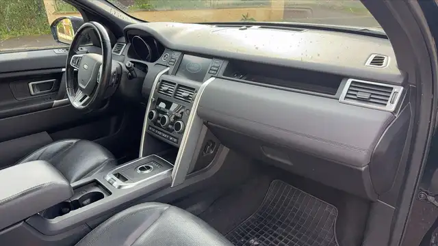 Land Rover Discovery Sport view 10