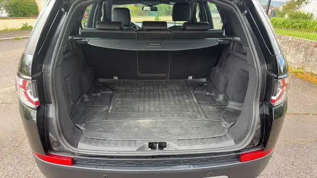 Land Rover Discovery Sport view 14