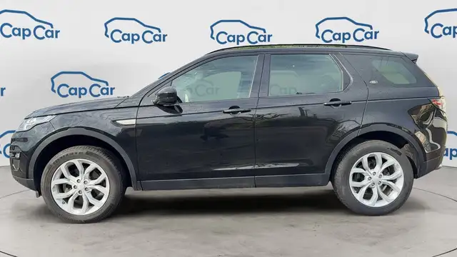 Land Rover Discovery Sport view 2