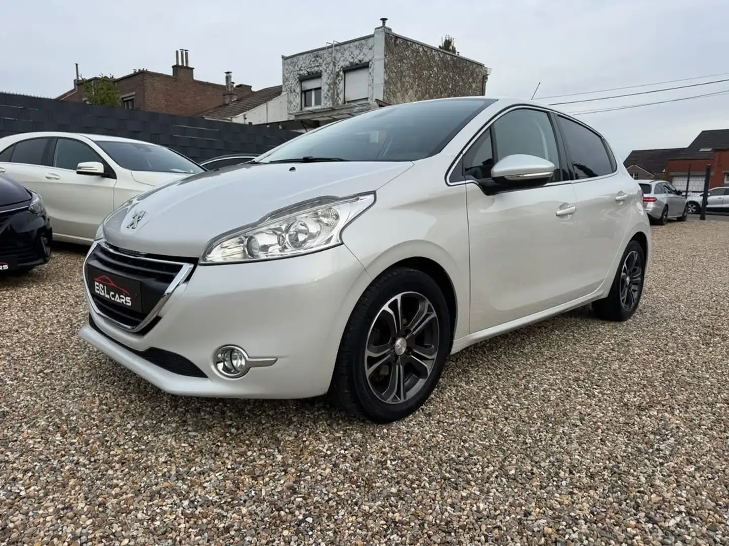 Peugeot 208 208 1.4 HDi Allure **12 mois de garantie** Blanc - 1