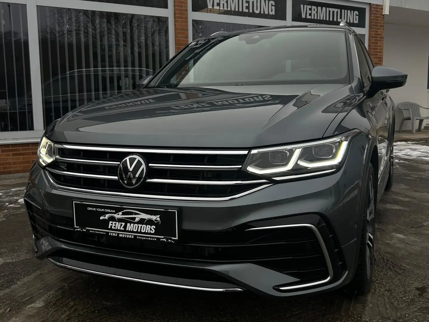 Volkswagen Tiguan Allspace 2.0 TSI DSG R-Line Grau - 2