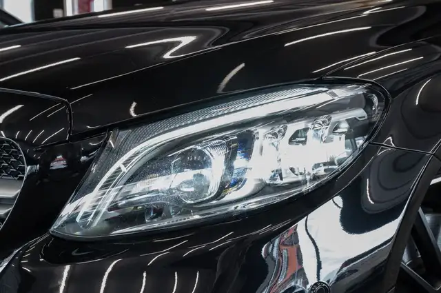 Mercedes-Benz C-Class view 4
