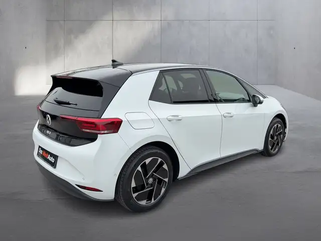 Volkswagen Id.3 view 5